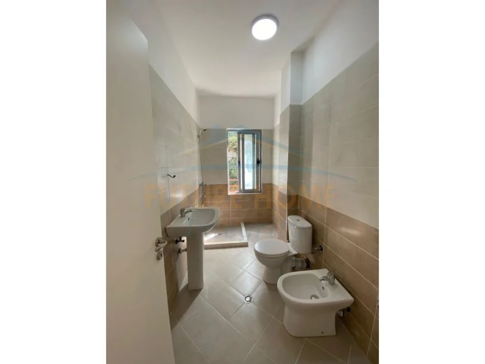 Tirane, shitet apartament 2+1+Ballkon Kati 2, 115 m² 125.000 € (Fresk)