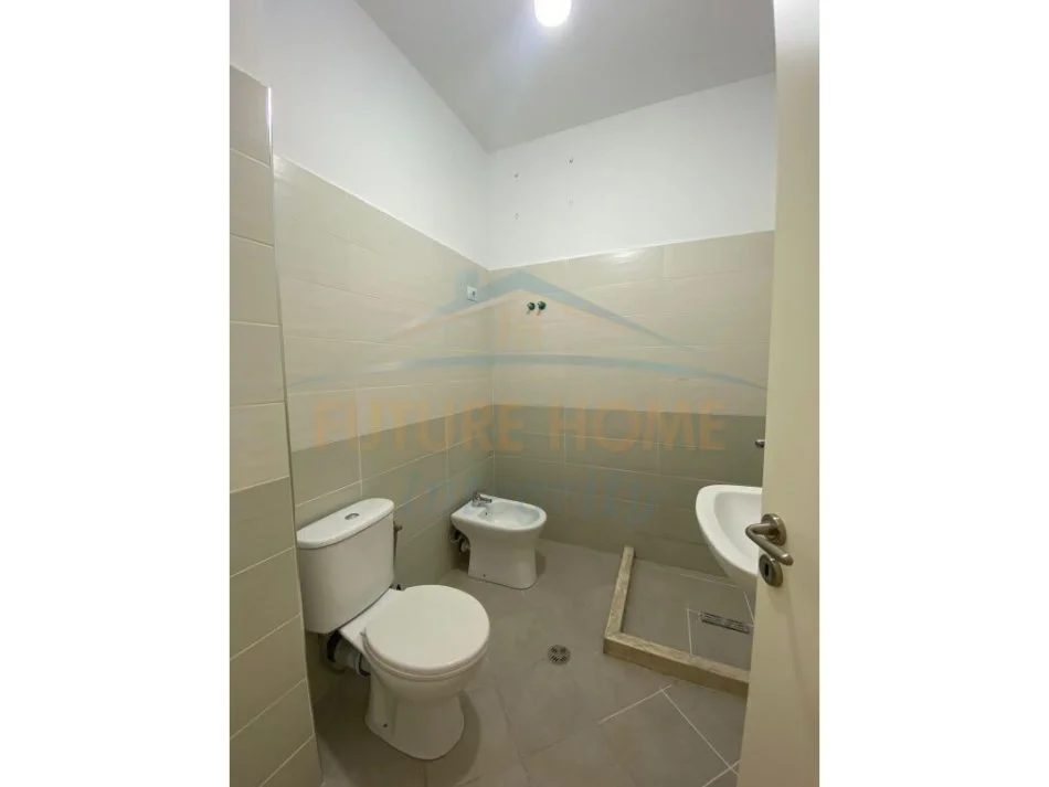 Tirane, shitet apartament 2+1+Ballkon Kati 2, 115 m² 125.000 € (Fresk)
