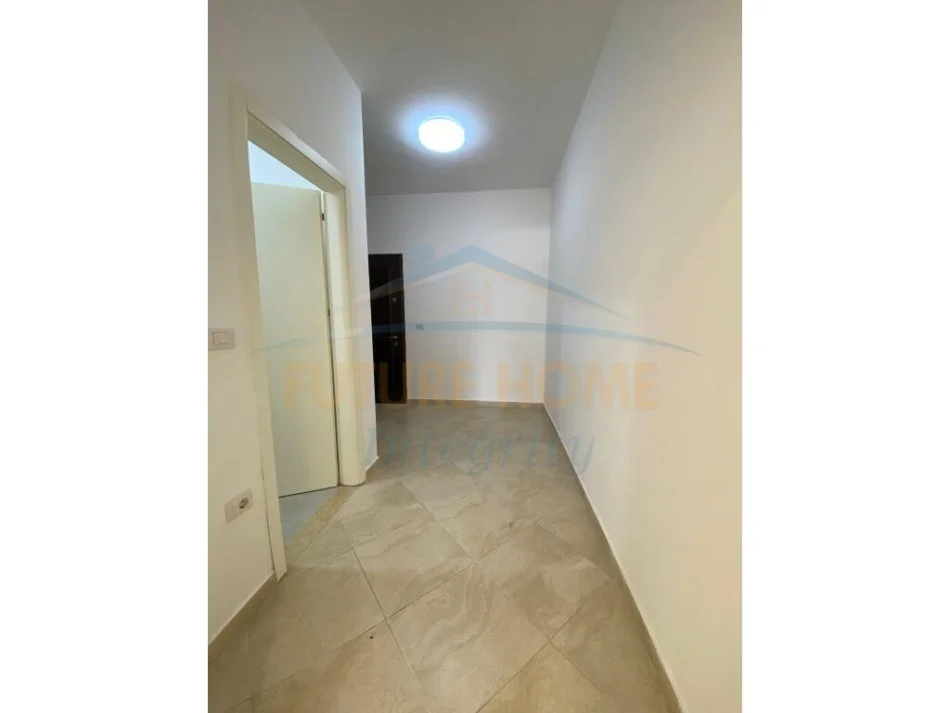 Tirane, shitet apartament 2+1+Ballkon Kati 2, 115 m² 125.000 € (Fresk)