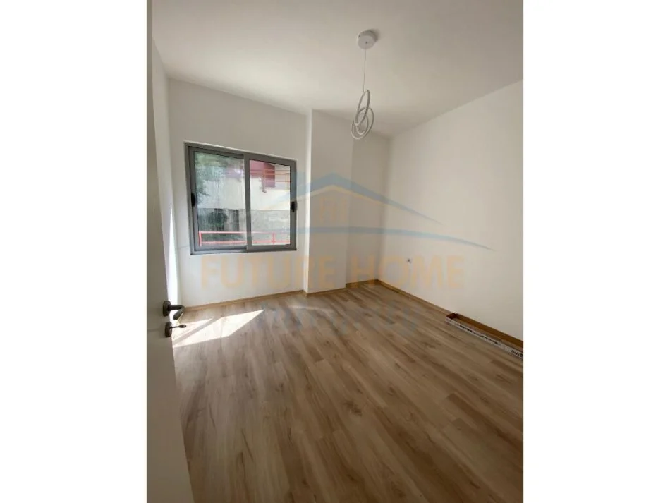Tirane, shitet apartament 2+1+Ballkon Kati 2, 115 m² 125.000 € (Fresk)