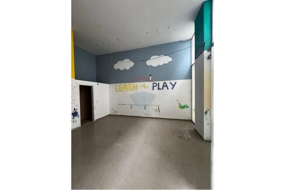 Tirane, jepet me qera ambjent biznesi Kati 0, 61 m² 500 € (JEPET PER QIRA AMBIENT BIZNESI, KOMPLESKI MAGNET!)