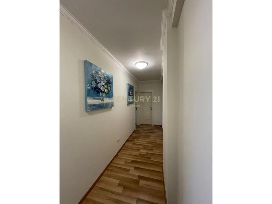 Tirane, jepet me qera apartament 2+1 Kati 4, 104 m² 800 € (Liqeni i Thate)