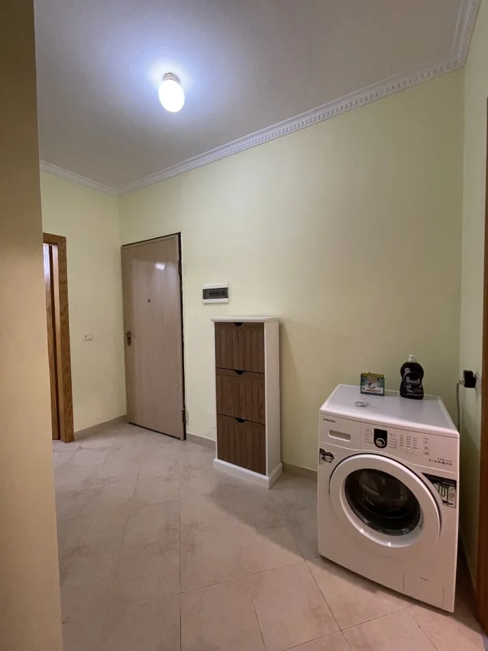 Tirane, jap me qera apartament 2+1+Ballkon Kati 4, 101 m² 500 € (Kodra e Diellit)