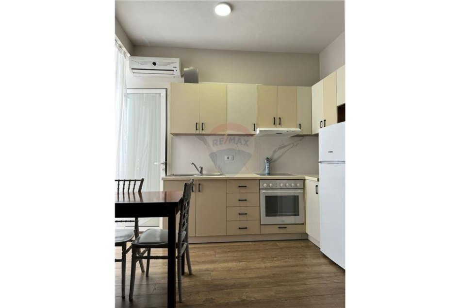 Tirane, jepet me qera apartament 1+1 Kati 3, 55 m² 500 € (Kopshti botanik)