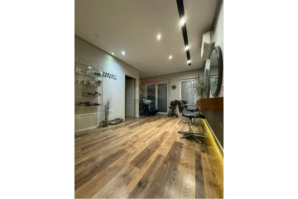 Shqiperi, jepet me qera ambjent biznesi Kati 1, 108 m² 1.200 € (QIRA AMBIENT BIZNESI DON BOSCO!)