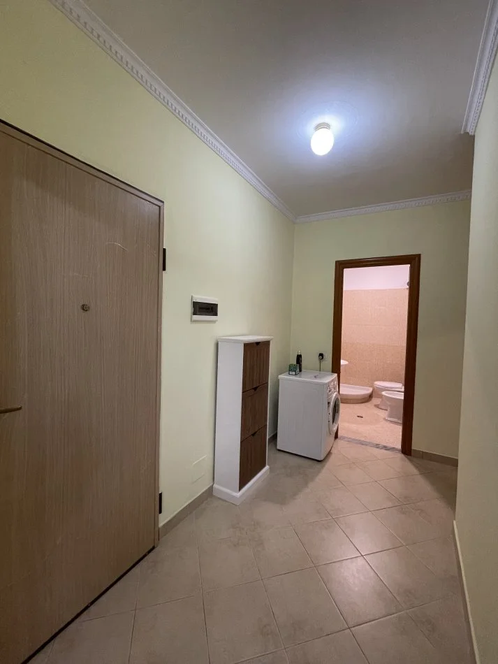Tirane, jap me qera apartament 2+1+Ballkon Kati 4, 101 m² 500 € (Kodra e Diellit)