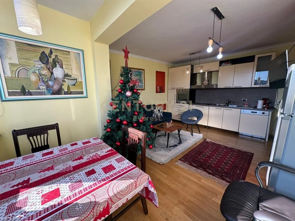 Tirane, jepet me qera apartament 2+1 Kati 11, 96 m² 800 € 