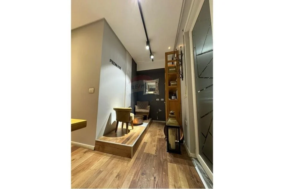 Shqiperi, jepet me qera ambjent biznesi Kati 1, 108 m² 1.200 € (QIRA AMBIENT BIZNESI DON BOSCO!)