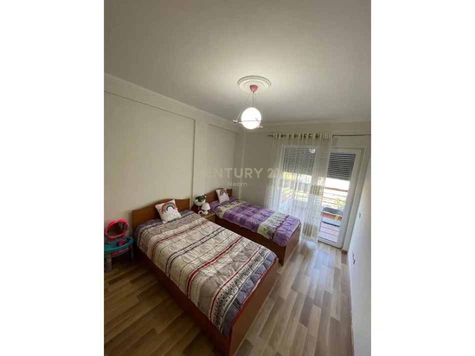 Tirane, jepet me qera apartament 2+1 Kati 4, 104 m² 800 € (Liqeni i Thate)