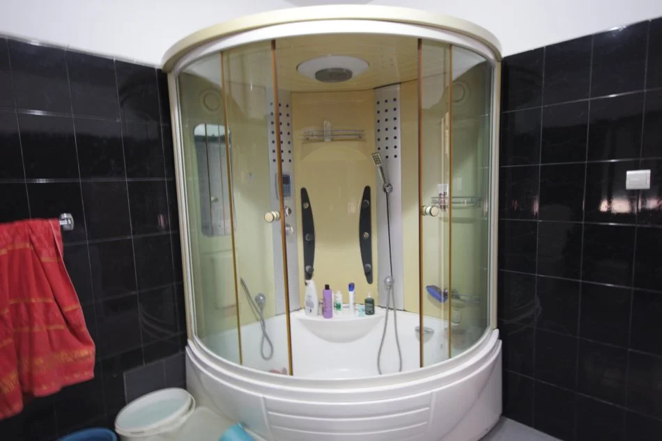 Tirane, shitet 3 Katshe Kati 3, 600 m² 500.000 € (Rruga:Muhamet Deliu)