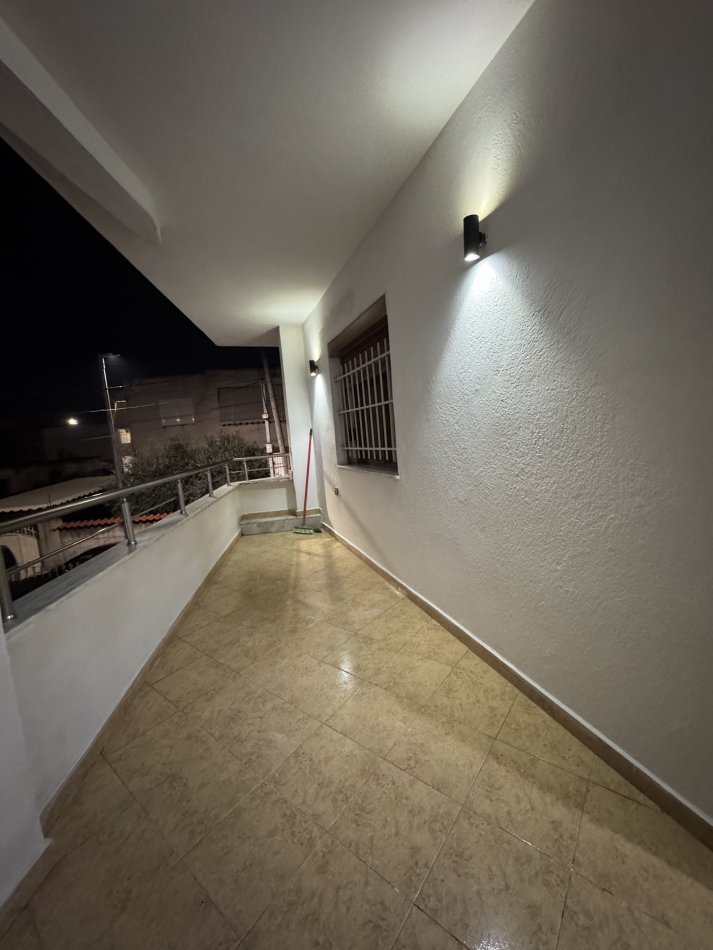 Tirane, jepet me qera apartament 2+1+Ballkon Kati 2, 125 m² 450 € (Xhamllik)