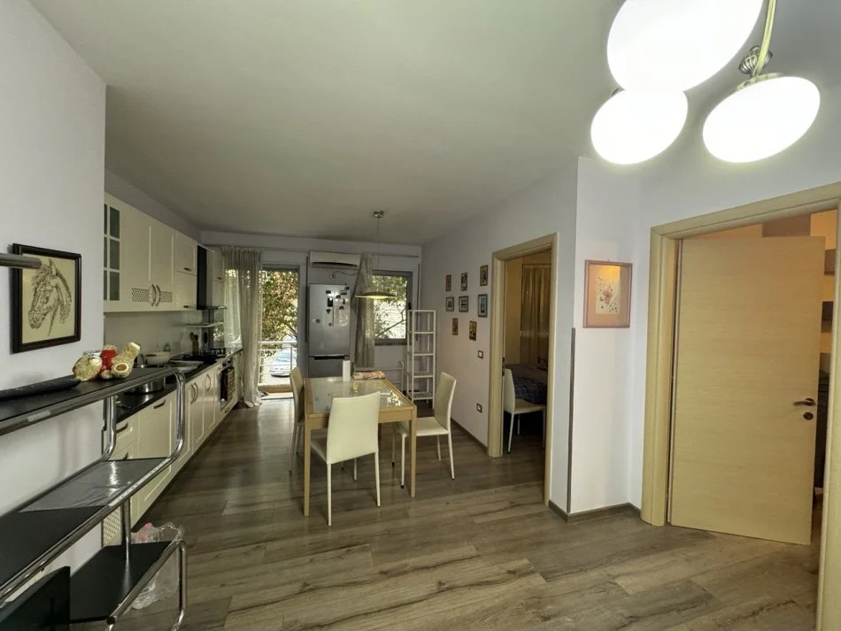 Tirane, jepet me qera apartament , 80 m² 600 € 