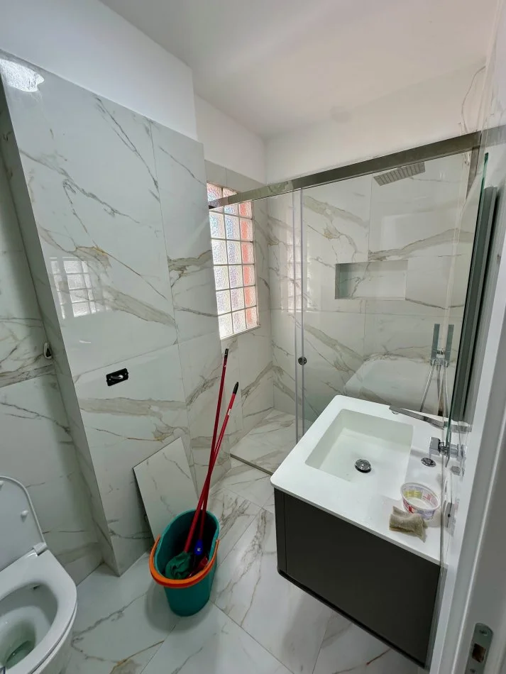 Tirane, jepet me qera apartament 1+1+Aneks+Ballkon Kati 4, 70 m² 700 € (Pazari i Ri)