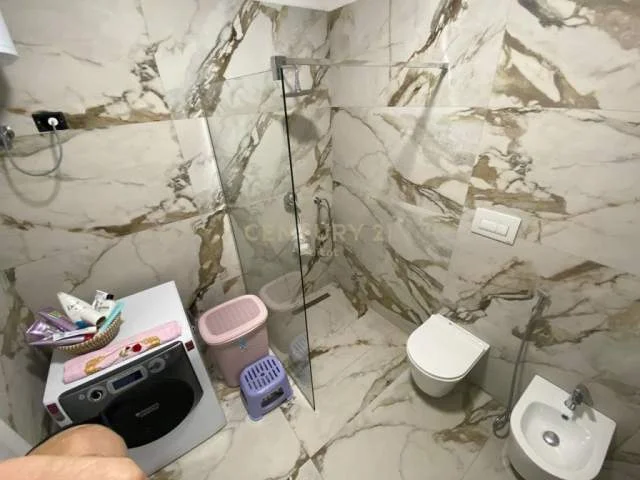 Tirane, jepet me qera apartament 1+1 Kati 0, 70 m² 650 Euro (Teg)