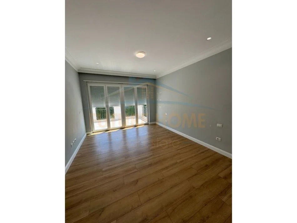 Tirane, jepet me qera Vile 4+1+Ballkon Kati 2, 300 m² 3.500 € (Teg)