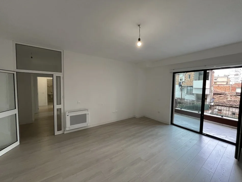 Tirane, jepet me qera zyre , 