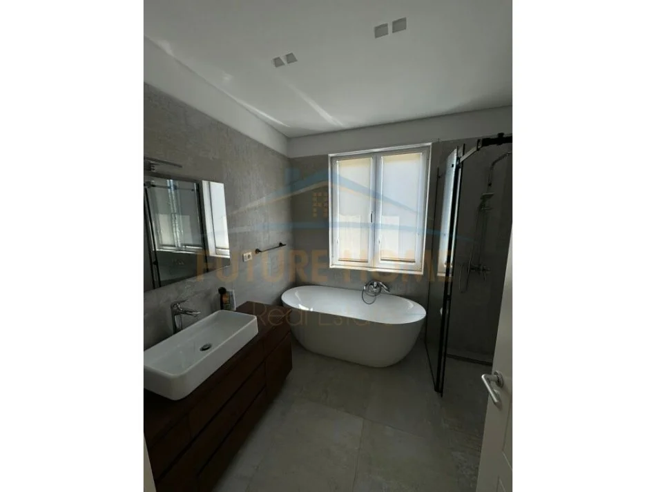 Tirane, jepet me qera Vile 4+1+Ballkon Kati 2, 300 m² 3.500 € (Teg)