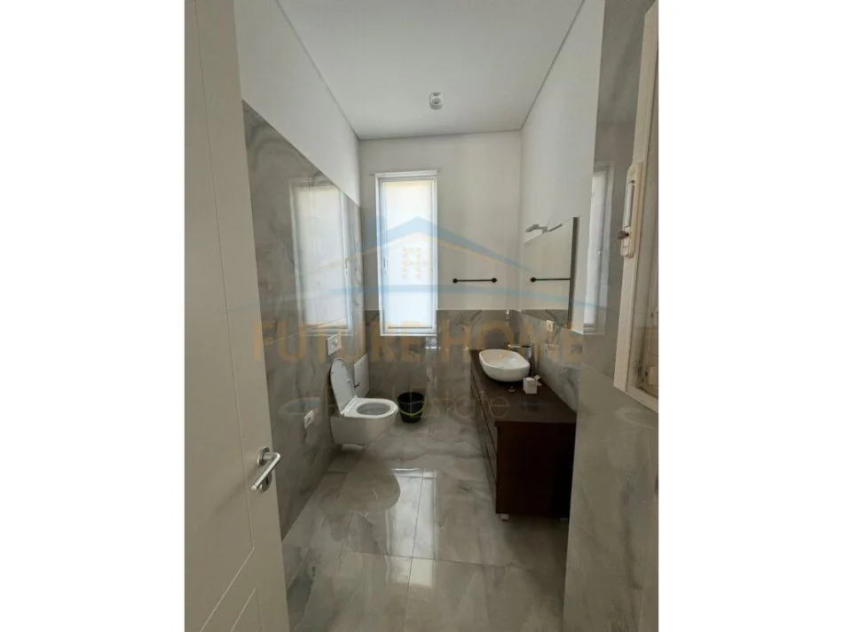 Tirane, jepet me qera Vile 4+1+Ballkon Kati 2, 300 m² 3.500 € (Teg)