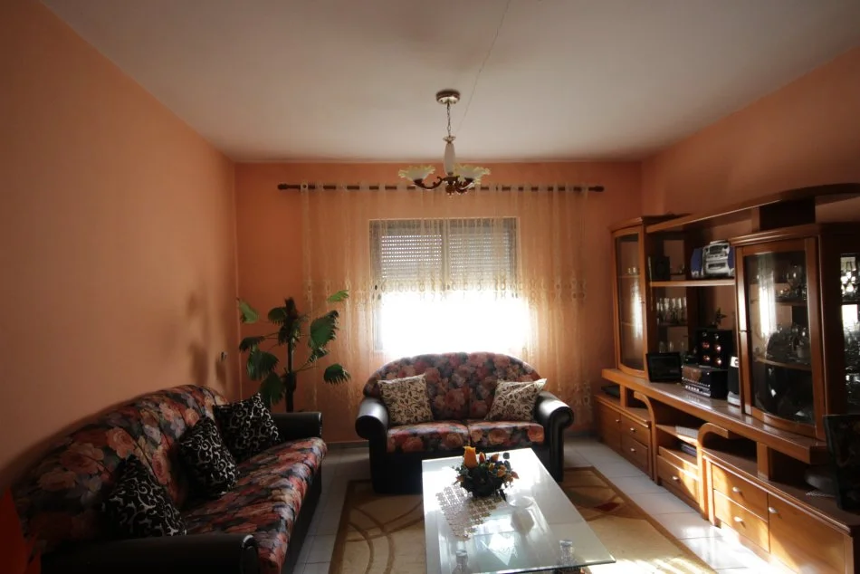 Tirane, shitet 3 Katshe Kati 3, 600 m² 500.000 € (Rruga:Muhamet Deliu)