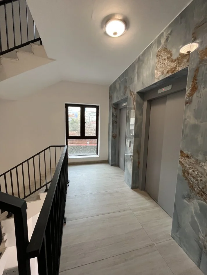 Tirane, jepet me qera zyre , 