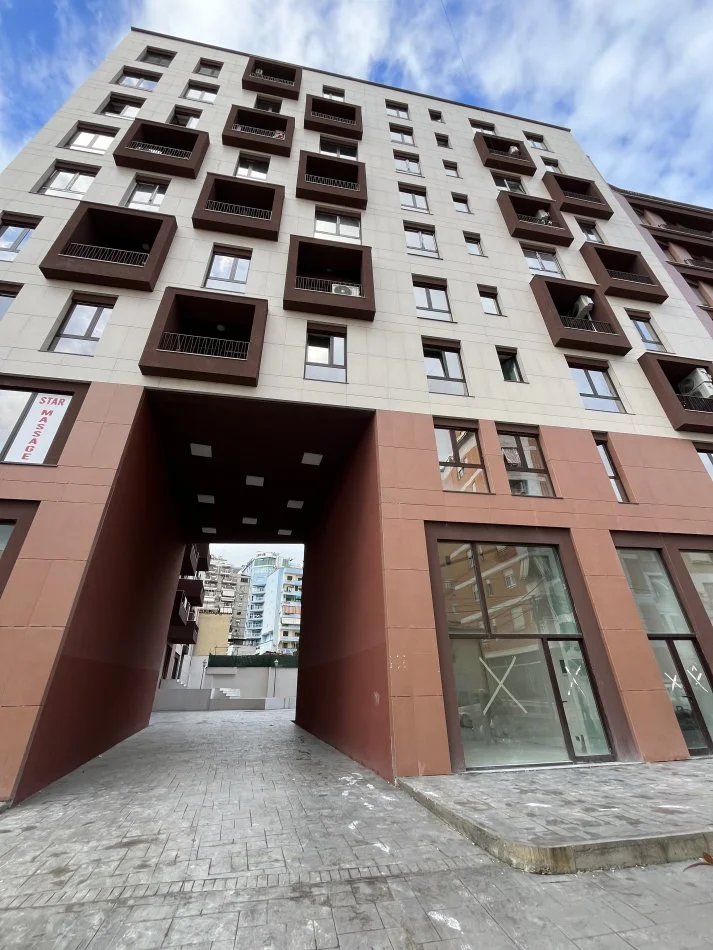 Tirane, jepet me qera zyre , 