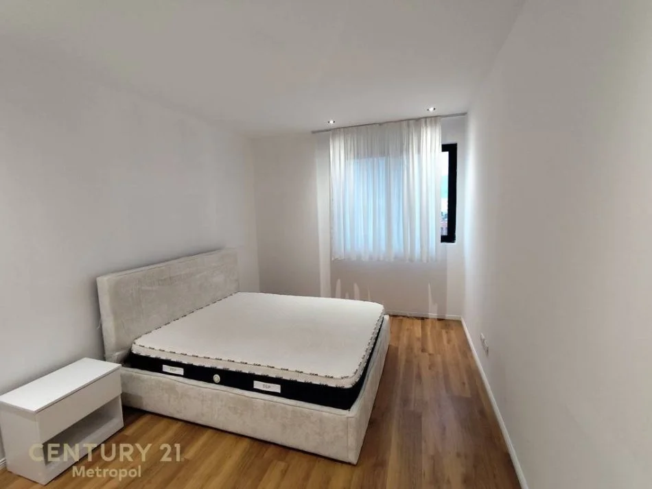 Tirane, jepet me qera apartament 3+1+Aneks+Ballkon Kati 9, 129 m² 1.000 € (Rezidenca Future Home)