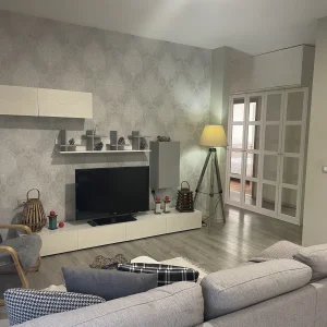 Tirane, jepet me qera apartament 2+1+Ballkon Kati 1, 98 m² 670 € 