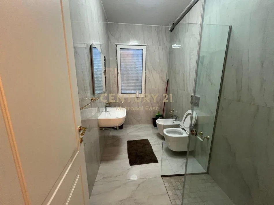 Tirane, jepet me qera apartament 1+1+Aneks+Ballkon , 74 m² 1.050 € (Joy Residence)