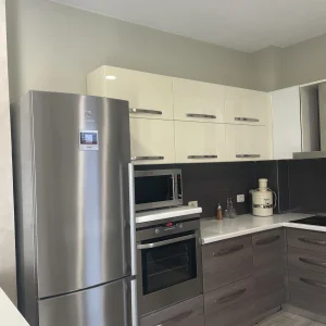 Tirane, jepet me qera apartament 2+1+Ballkon Kati 1, 98 m² 670 € 