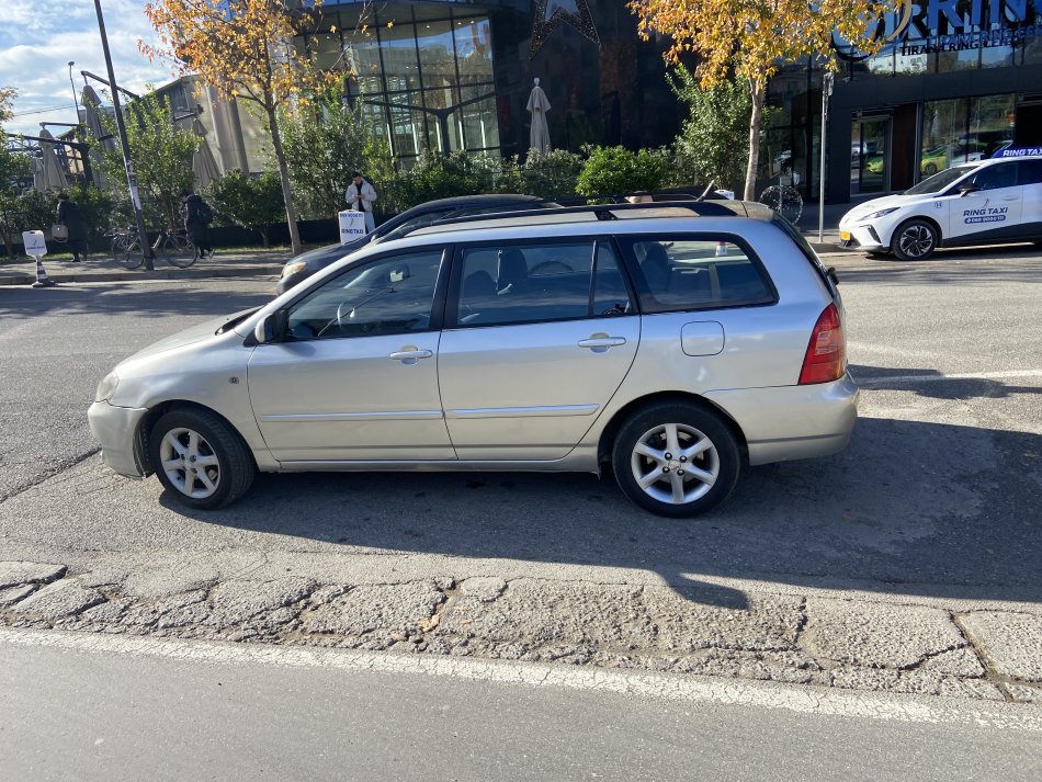 Tirane, shes makine me portobagazh Toyota Corola Nafte, gri metalizato manuale Kondicioner  2.300 €