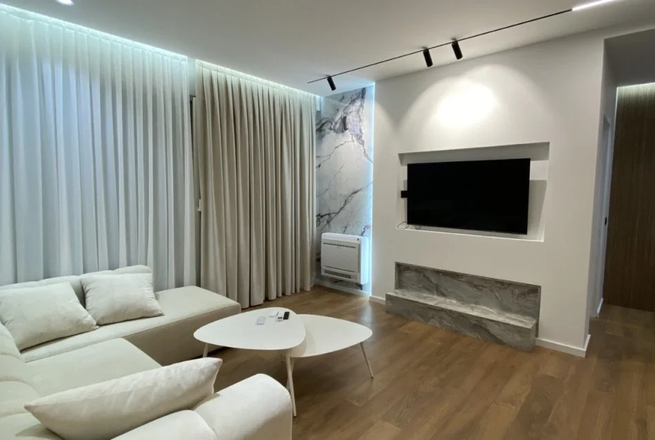 Tirane, jepet me qera apartament 2+1 Kati 2, 105 m² 1.300 € (Rruga Hamdi Sina)