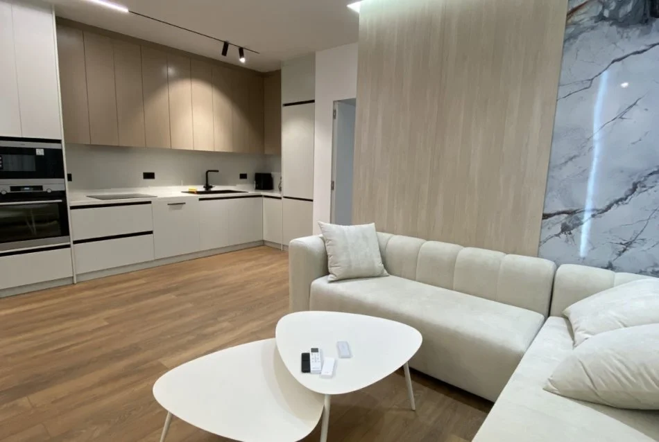 Tirane, jepet me qera apartament 2+1 Kati 2, 105 m² 1.300 € (Rruga Hamdi Sina)