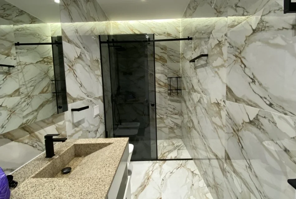 Tirane, jepet me qera apartament 2+1 Kati 2, 105 m² 1.300 € (Rruga Hamdi Sina)