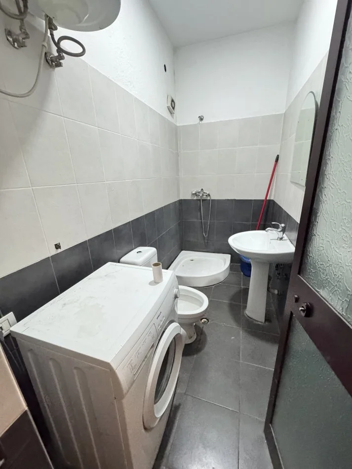 Tirane, jepet me qera garsonier Kati 2, 30 m² 270 € (Stavri themeli)