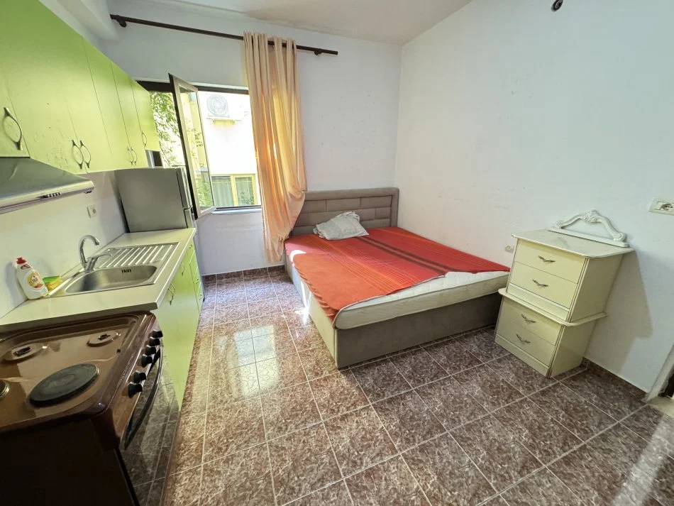 Tirane, jepet me qera garsonier Kati 2, 30 m² 270 € (Stavri themeli)