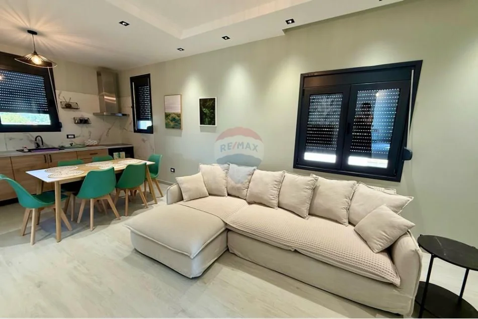 Tirane, shitet 2 Katshe , 498 m² (Hamallaj)