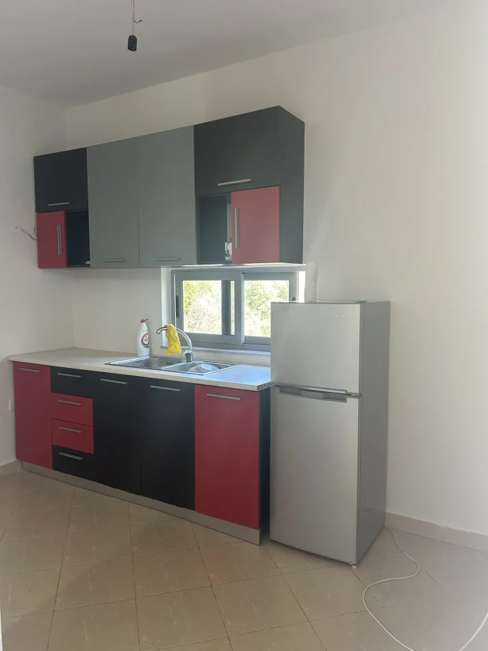 Tirane, jepet me qera apartament 1+1 Kati 5, 60 m² 380 € (Rruga Muhamet Deliu, prane Restorant Fresku)