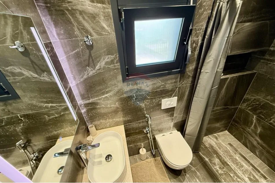 Tirane, shitet 2 Katshe , 498 m² (Hamallaj)