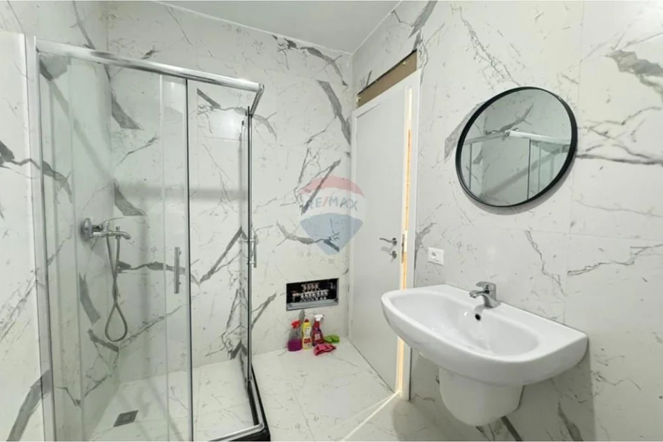 Tirane, shitet apartament 2+1 , 77 m² 283.520 € 