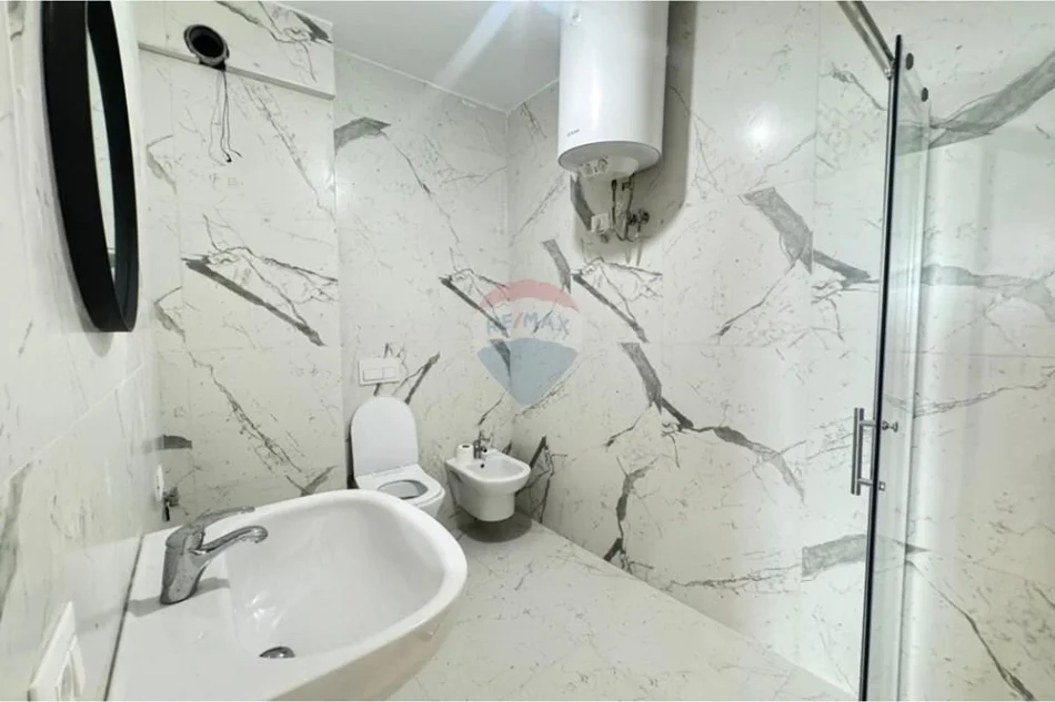 Tirane, shitet apartament 2+1 , 77 m² 283.520 € 