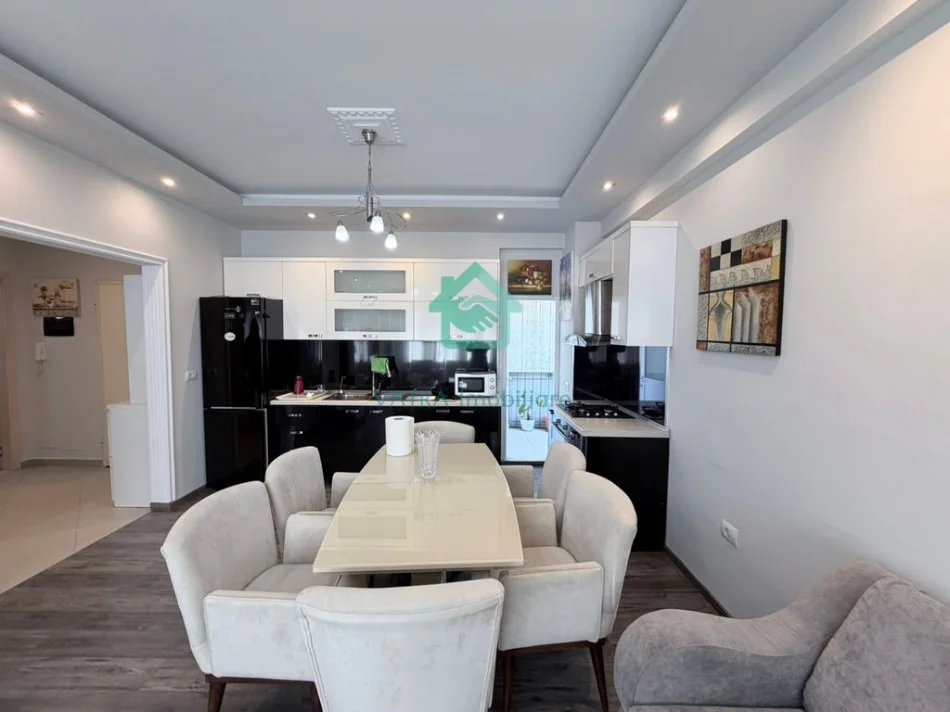 Tirane, shitet apartament 2+1 Kati 5, 94 m²
