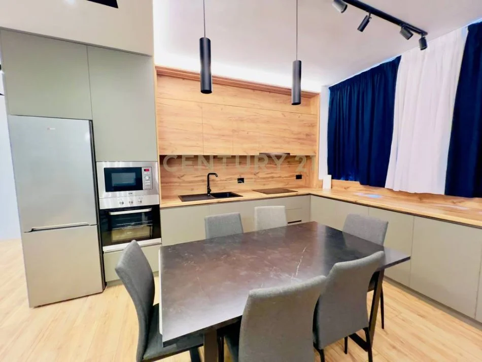 Tirane, jepet me qera apartament 2+1+Aneks+Ballkon Kati 3, 95 m² 900 € 