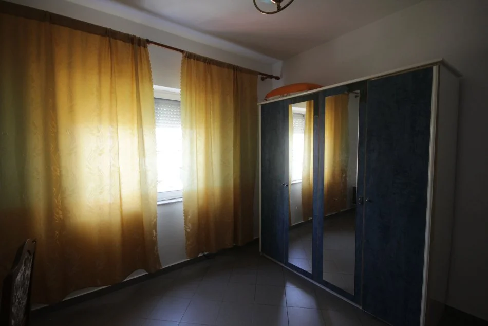 Tirane, jepet me qera apartament 2+1+Aneks+Ballkon Kati 5, 100 m² 400 € (Rruga e Durresit)