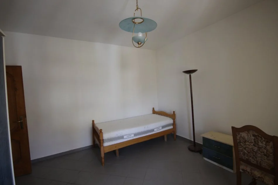 Tirane, jepet me qera apartament 2+1+Aneks+Ballkon Kati 5, 100 m² 400 € (Rruga e Durresit)