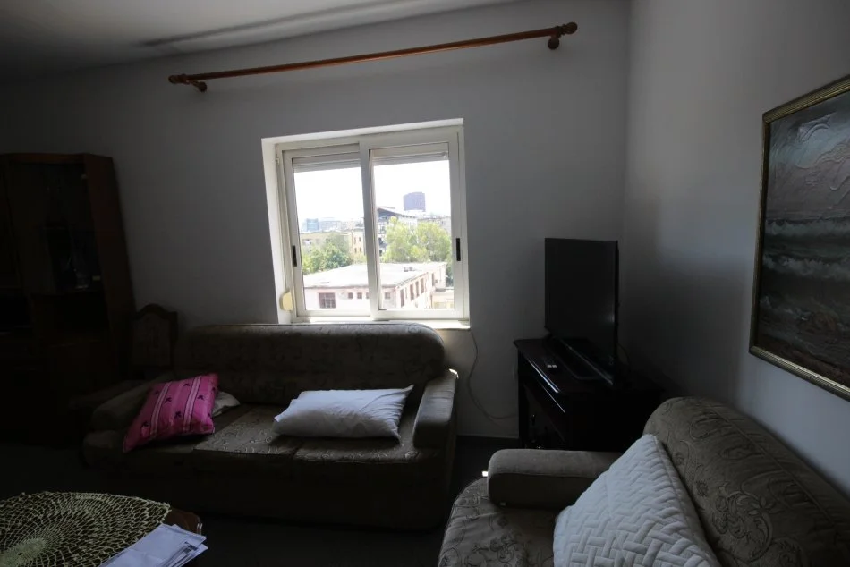 Tirane, jepet me qera apartament 2+1+Aneks+Ballkon Kati 5, 100 m² 400 € (Rruga e Durresit)