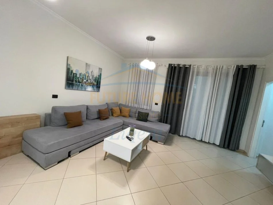 Tirane, jepet me qera apartament 1+1 Kati 3, 89 m² 1.100 € (Rruga e Kosovareve)