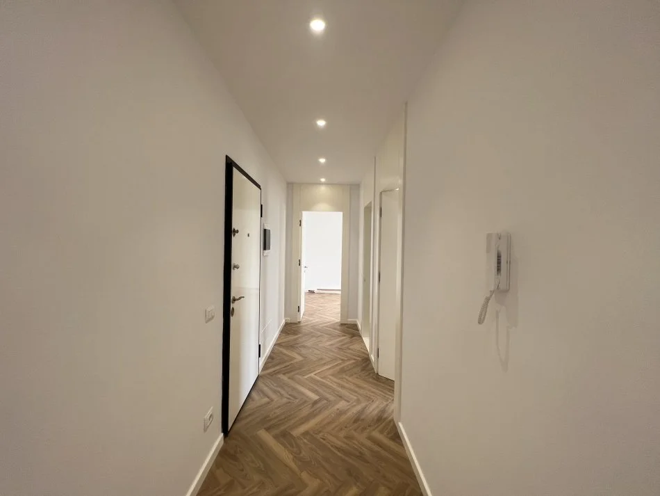 Tirane, shitet apartament 2+1+Ballkon Kati 3, 97 m² 128.000 € (Gryka e Kaçanikut)