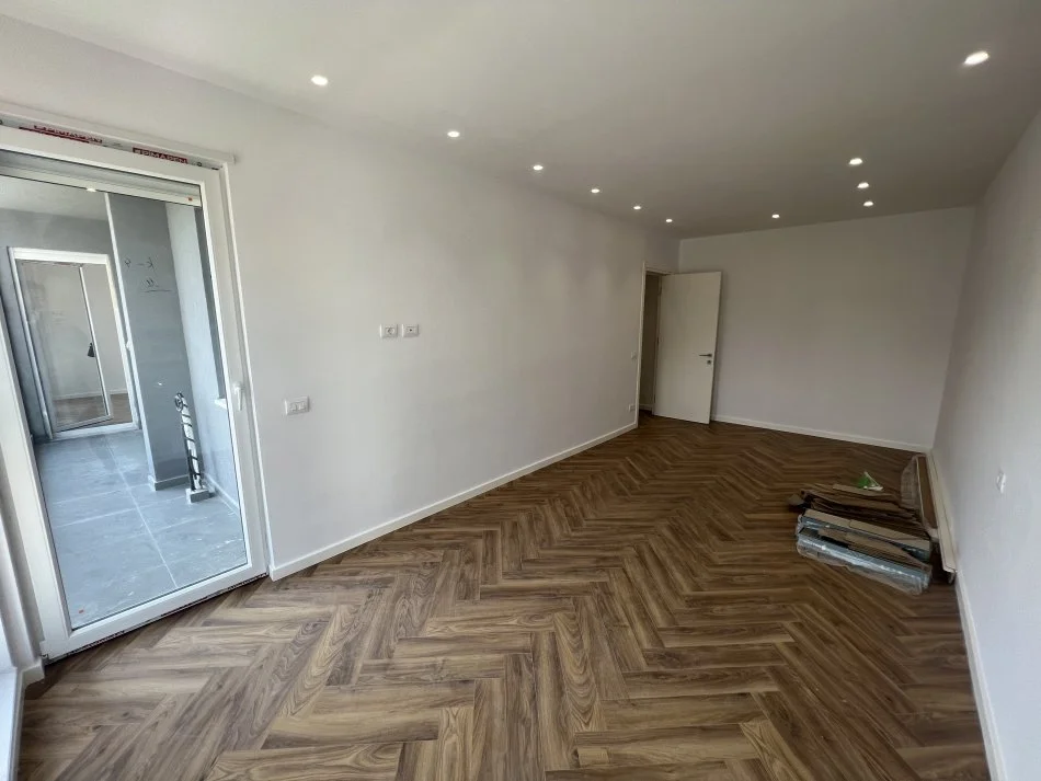 Tirane, shitet apartament 2+1+Ballkon Kati 3, 97 m² 128.000 € (Gryka e Kaçanikut)