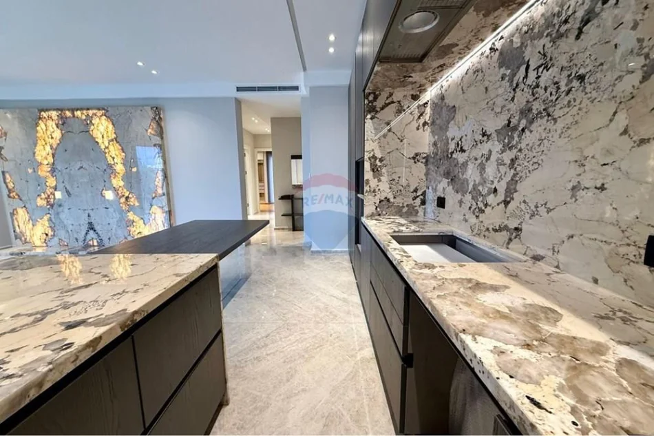 Tirane, shitet apartament 3+1 , 127 m² 600.000 € (Ambasada Amerikane)