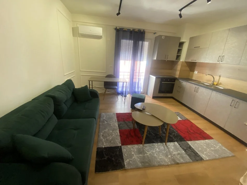 Tirane, jepet me qera apartament 1+1+Ballkon Kati 3, 55 m² 500 € (Hamdi pepo)